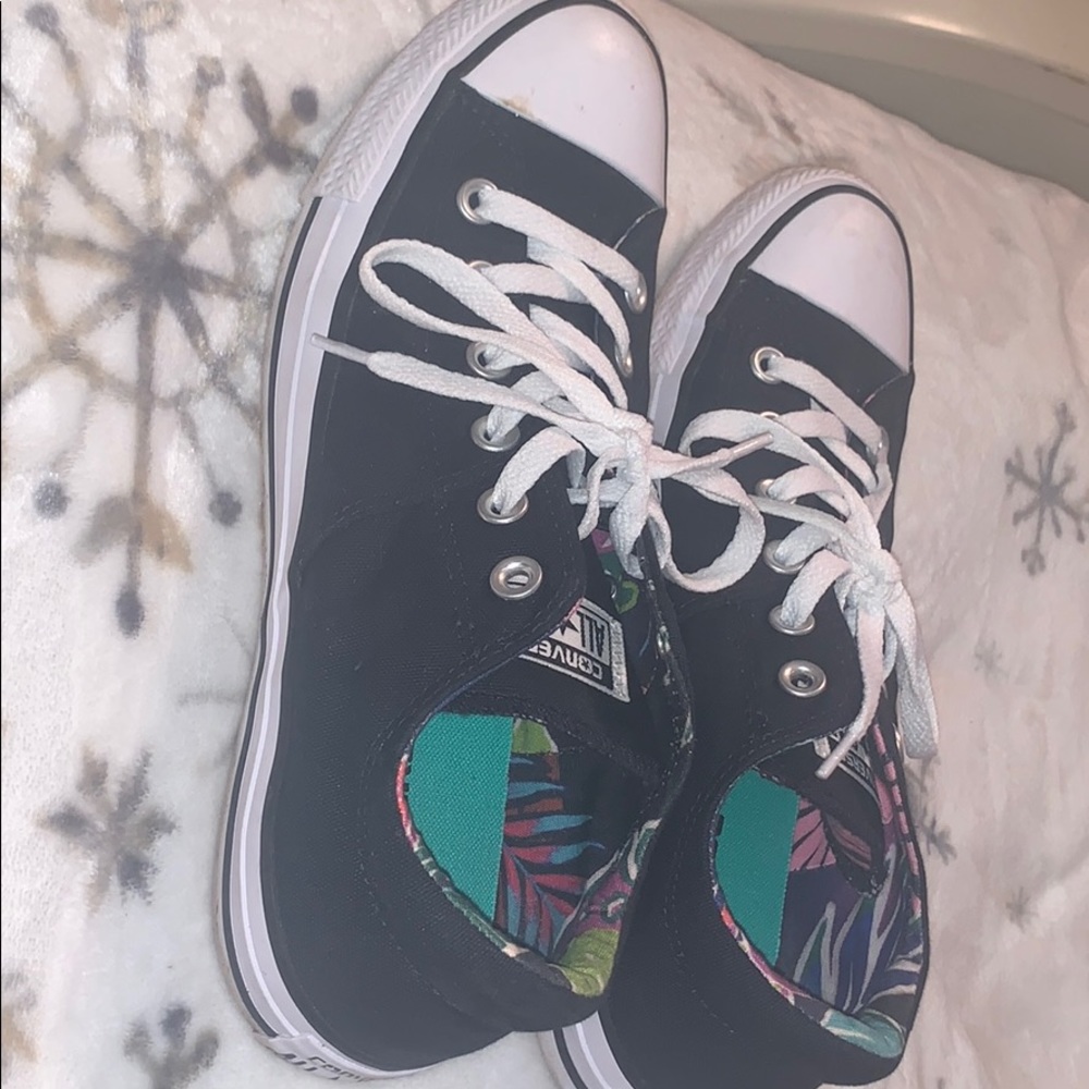 Black low top converse